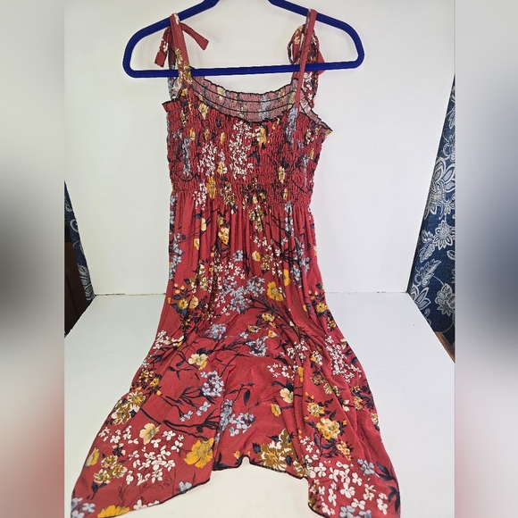 Chic Floral Red Maxi Dress - Picture 2 of 3